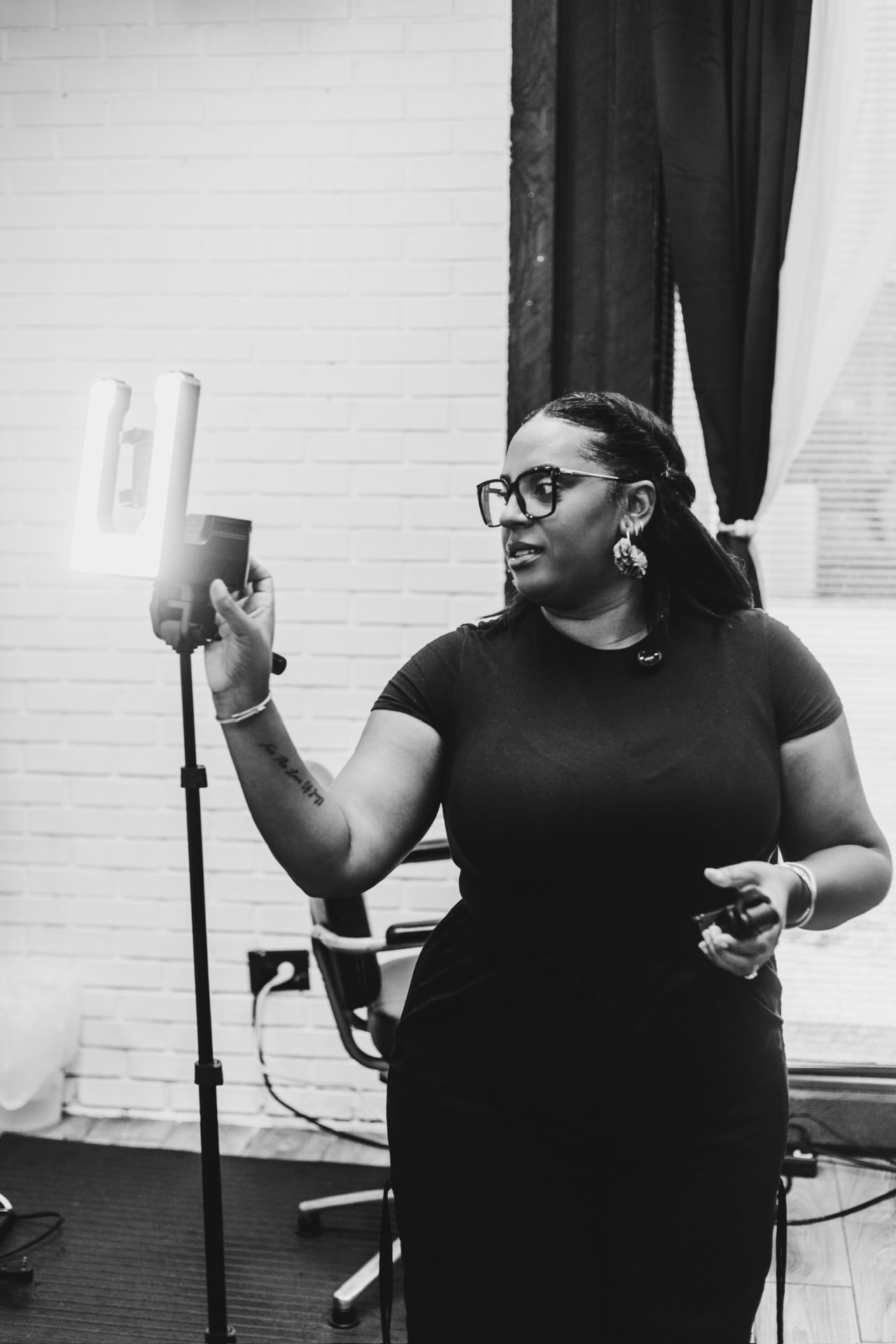 Danielle of YellOutLoud Creative setting up a ring light on a content production day